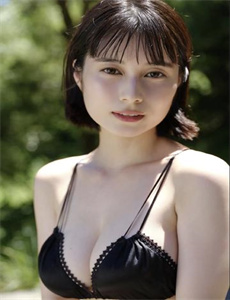 《我的洋妞老婆-丈夫发现妻子与他人共浴》