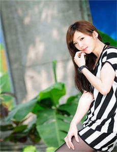 《人蛇大战之蛇妖出笼-可脱身服全去掉的手机游戏》