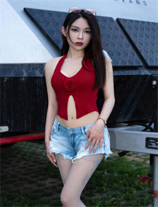 《校园激情人妻古典武侠-圣诞男孩》